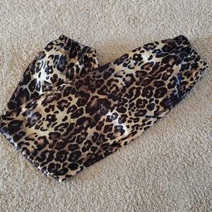 Medium leapord pants